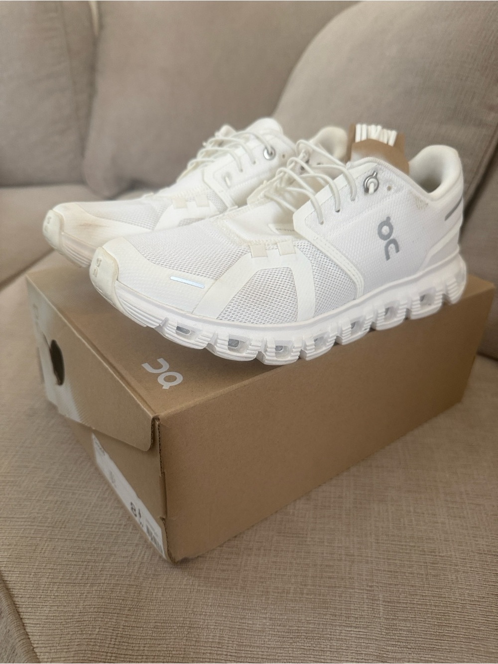 On Cloud White like new running shoes. Worn 1x.
